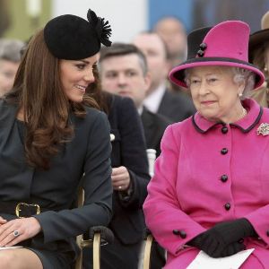 "Le cadeau intelligent de Kate Middleton à Elisabeth II qui a conquis le cœur de la reine"