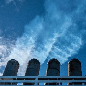 "Alerte info : la France à la traîne pour réduire les émissions, nouveau taux TVA sur les chaudières, destitution d'un président en Corée du Sud!"