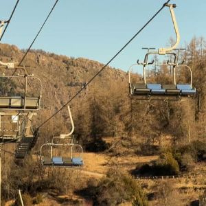 "Alerte neige à Roubion: la station à la merci du réchauffement climatique"