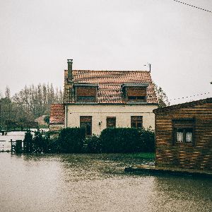 "Choc en 2025 : les assurances augmentent pour faire face au coût croissant des catastrophes climatiques"