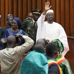 "Explosion politique au Sénégal : le gouvernement veut lever l'amnistie de l'ex-président Macky Sall"