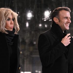 "Les photos intimes d'Emmanuel et Brigitte Macron qui enflamment la toile"