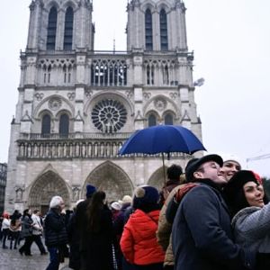 "Paris bat des records de tourisme hivernal grâce aux fêtes et à Notre-Dame"