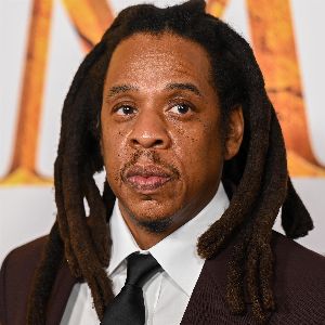 "Scandale judiciaire : Jay-Z accusé de viol, sa défense critiquée par la justice"