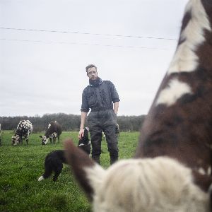 "Un agriculteur se convertit au bio malgré la crise : un jeune ingénieur prêt à faire différemment"