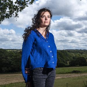 "Inès Léraud : son enquête choc sur les algues vertes en Bretagne"