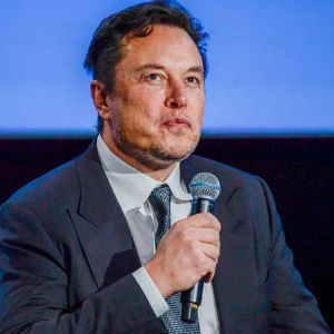 Scandale : Elon Musk soutient l'AfD en Allemagne, une journaliste claque la porte