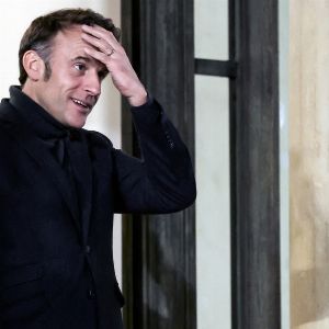 "Scandale : le Grinch s'invite à l'Élysée à Noël, Macron critiqué par son entourage !"