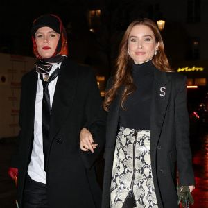 "Sophia Bush et sa femme en amoureuses à Paris : découvrez leur escapade romantique!"