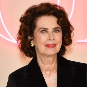 "Décès tragique de la modèle et actrice Dayle Haddon, empoisonnement au monoxyde de carbone soupçonné"