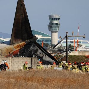 "Drame en Corée du Sud : Un avion de Jeju Air s'écrase à l'atterrissage, bilan tragique"