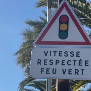 "Fréjus récompense les conducteurs respectueux de la vitesse avec des feux de circulation intelligents"