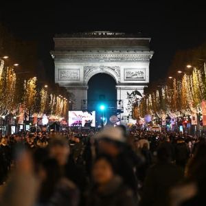 "Incroyable ! 10 000 forces de l'ordre mobilisées pour le Réveillon du Nouvel An à Paris et en petite couronne"