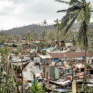 "Alerte cyclonique à Mayotte : situation critique dans les bidonvilles"