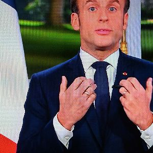 Emmanuel Macron souhaite le pardon des Français pour ses propos controversés