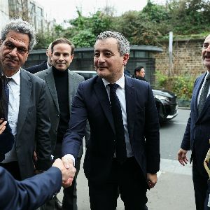 "Gérald Darmanin veut isoler les narcotrafiquants en prison : controverse parmi les professionnels du droit pénal"