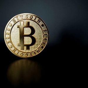 "La folle saga du Bitcoin : de l'ombre à la lumière"