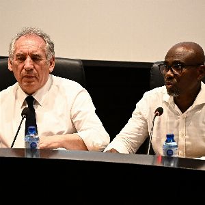 "Le plan choc de François Bayrou pour reconstruire Mayotte : priorité à l'électricité et lutte contre les bidonvilles"