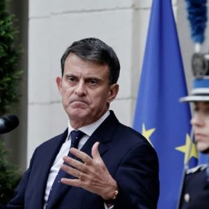 "Manuel Valls : sa réponse aux attaques et sa défense au sein du gouvernement en Outre-mer"