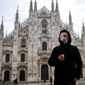 "Milan interdit de fumer en plein air à partir du 1er janvier : les fumeurs visés"