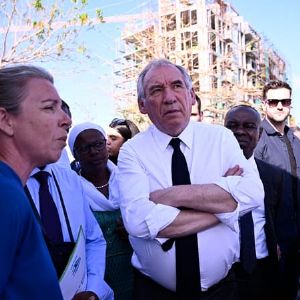 "Reconstruction express à Mayotte : Bayrou s'engage à tout reconstruire en deux ans"