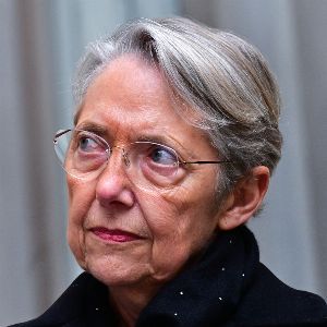 "Scandale à Mayotte : l'incroyable réaction d'Elisabeth Borne face aux professeurs en colère"