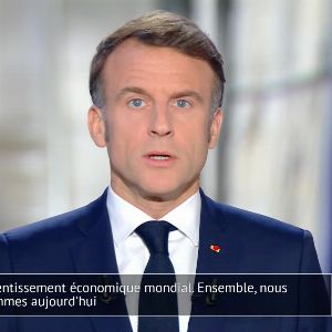 "Emmanuel Macron exprime des regrets pour la dissolution de l'Assemblée nationale lors de ses vœux 2025"