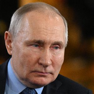 "Incroyable ! Vladimir Poutine célèbre ses 25 ans au pouvoir dans ses vœux 2025 en Russie"