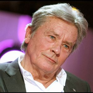 Le mystérieux incident entre Alain Delon et un inconnu : une rencontre secrète révélée !