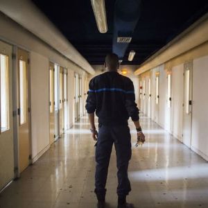 "Nouveau record en France : Plus de 80 000 détenus dans les prisons, une situation alarmante !"