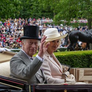 "Révélations sur le réveillon du Nouvel An de Charles III et Camilla : ce qu'ils prévoient pour 2025 !"