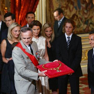 "Scandale à la Légion d'honneur : les privilèges menacés"