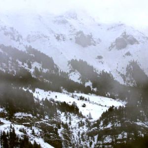 "Alerte avalanche dans les Alpes du Sud : Risque élevé de chutes de neige dangereuses"