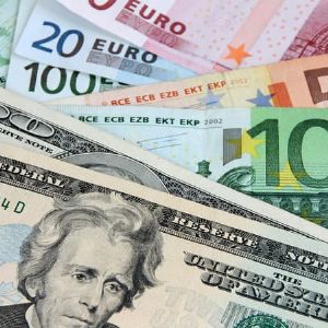 "Alerte ! L'euro chute face au dollar : plus bas depuis plus de deux ans"