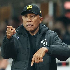 "Antoine Kombouaré s'enflamme en conférence de presse suite aux rumeurs de renvoi au FC Nantes"