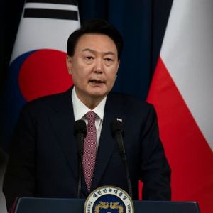 "Dernière minute : Les enquêteurs se rendent au domicile de l'ex-président Yoon Suk Yeol en Corée du Sud!"