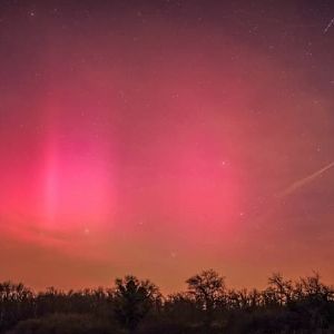 "Incroyable spectacle céleste en France pour le Nouvel An : aurores boréales flamboyantes!"