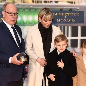 "Le look étincelant de Charlene de Monaco pour les voeux du prince Albert"