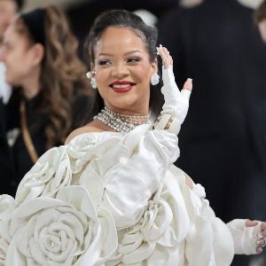 Rihanna surprend en révélant sa sobriété d'un an lors du Réveillon