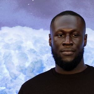 "Stormzy perd son permis pour conduite dangereuse au volant d'un téléphone"