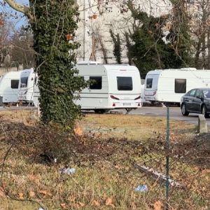 "Alerte à Oullins-Pierre-Bénite : des gens du voyage s'installent près d'une usine Seveso, le maire tire la sonnette d'alarme"