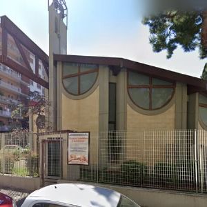 "Drame à Bari : décès d'un nourrisson retrouvé dans la boîte à bébé de l'église"