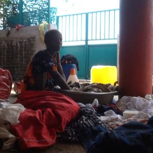 "Drame à Mayotte : familles sinistrées évacuées des écoles, sans solution de logement"