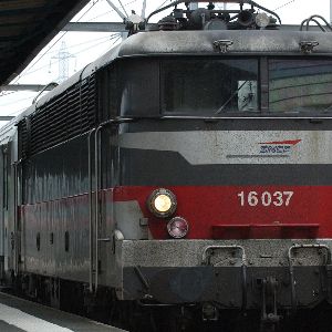 "Incroyable panne sur la ligne Clermont-Paris : train bloqué pendant 12 heures !"