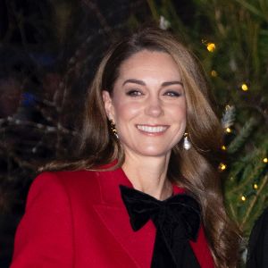 "Incroyable ! Un Français partage un moment unique avec Kate Middleton lors de la messe de Noël à Sandringham"