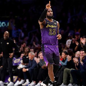 Le record exceptionnel de LeBron James en NBA à 40 ans : égalisation avec Michael Jordan