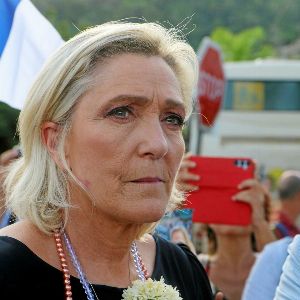 "Marine Le Pen en mission à Mayotte : ce qu'elle promet aux Mahorais après le passage du cyclone Chido"