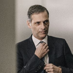 "Révélations sur l'ascension fulgurante de Rodolphe Saadé à la tête de la CMA CGM"