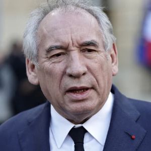 "Secousse politique : Bayrou et son équipe en sursis au Conseil des ministres"