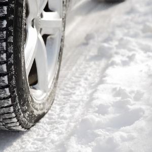 "Conduite sous la neige : ces recommandations essentielles vont vous sauver la vie !"